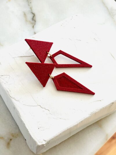 Brincos triangulares em aço